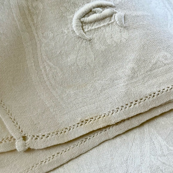 Hand Embroidered Vintage Linen Damask Towel - Picture 4 of 6